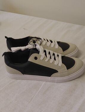 Low-Top Casual Sneakers - Black & Cream l Bundle l Free